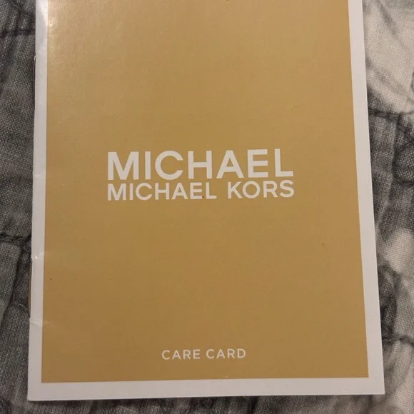 Michael Kors NWT Dark Green Leather Eyelet Wristlet - Picture 8 of 10